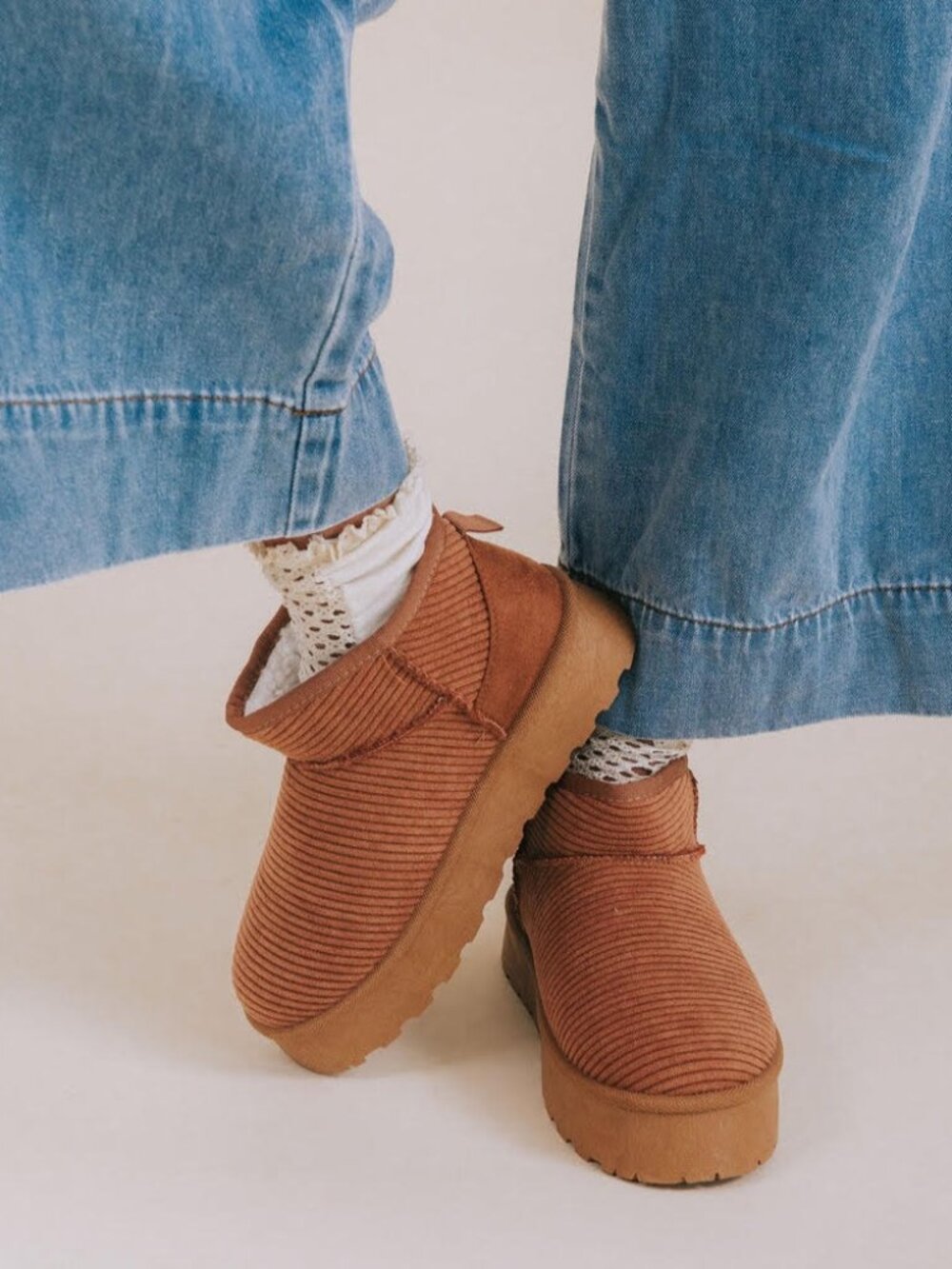 NEW!  DIRTY LAUNDRY YARROH Tan Corduroy Faux Fur Lined Ankle Boots - Size 9